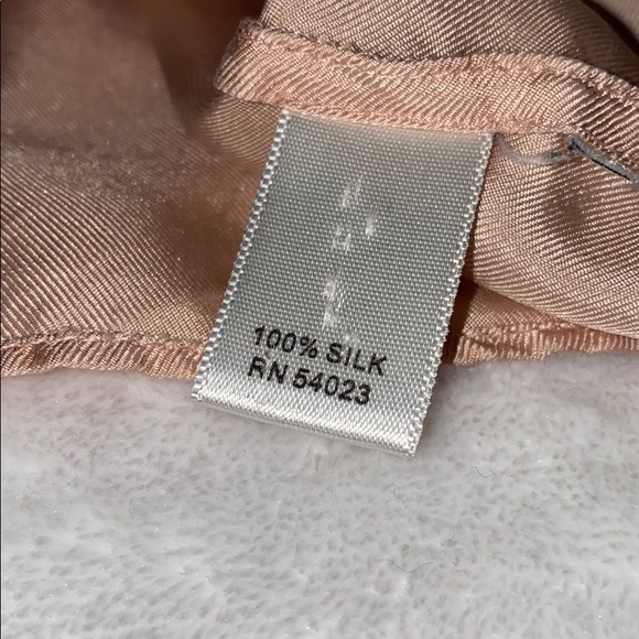 NICE 100% SILK *BANANA REPUBLIC* BLOUSE L/S SHIRT! - Picture 5 of 6